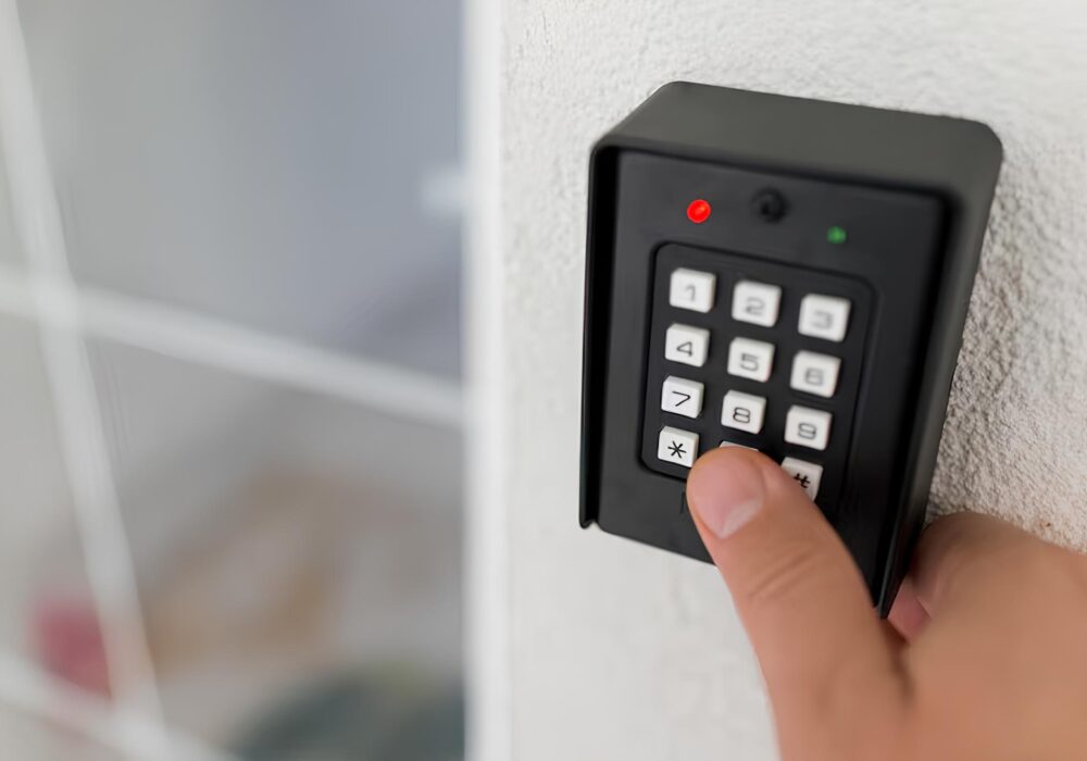 Peça já seu sistema de alarmes empresariais com controle biométrico e proteja sua empresa hoje